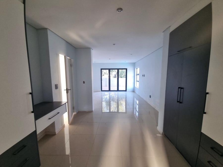 5 Bedroom Property for Sale in Melodie North West